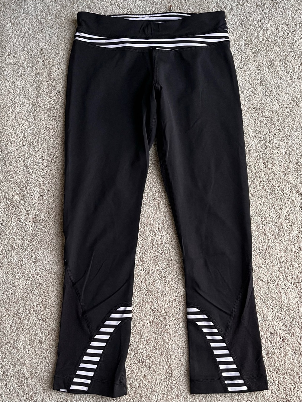 Lululemon Black Capri Athletic Leggings White Stripes, Size 4